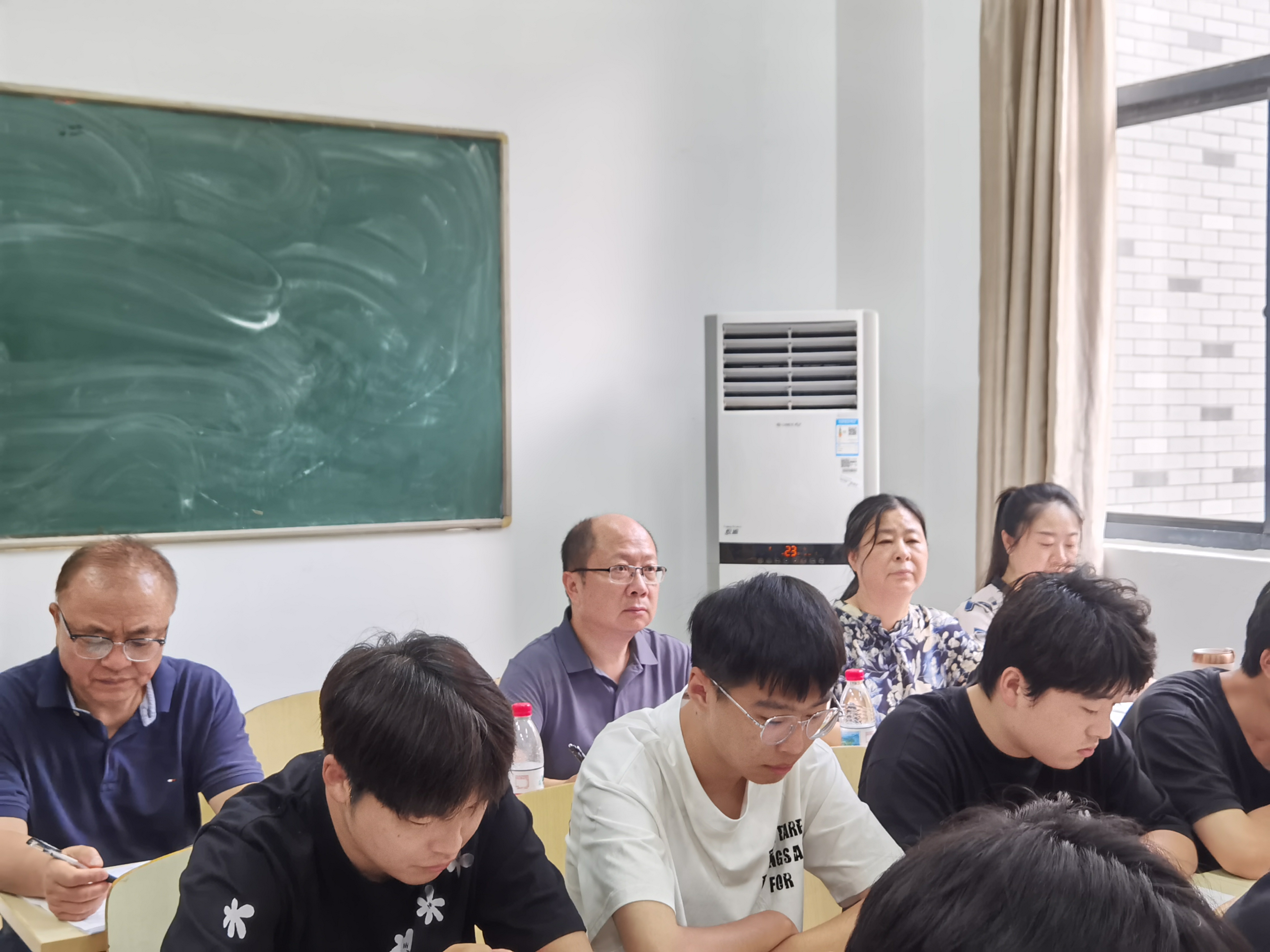建筑与环境工程学院2025年秋季开学首日教学平稳有序 师生展现新气象